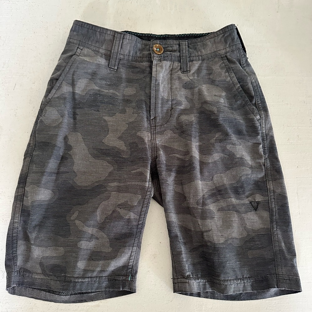 VISSLA BOYS Camo Shorts size 22
